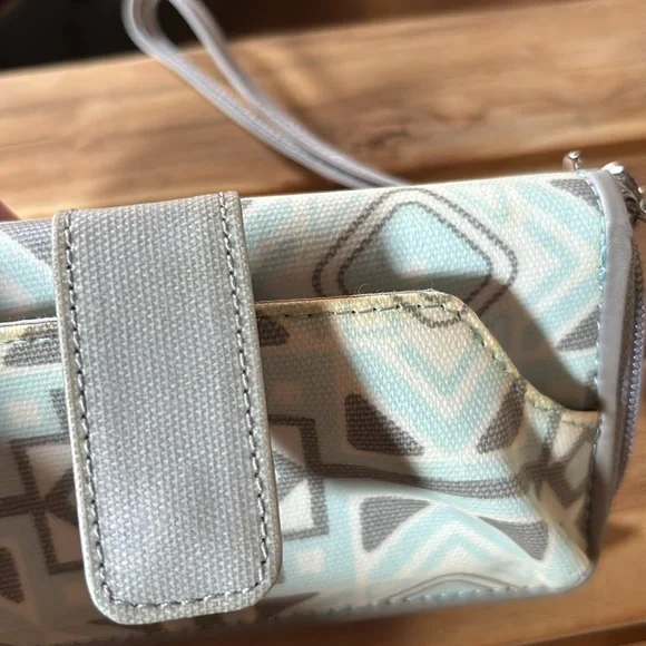 Petunia Pickle Bottom wristlet - Picture 3 of 3